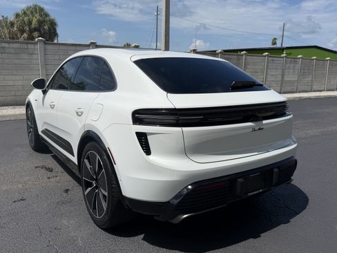 Certified 2024 Porsche Macan Turbo Electric AWD/4WD image 3