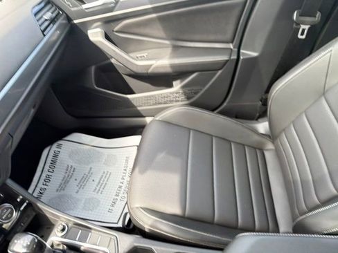 Used 2022 Volkswagen Jetta SE w/ Panoramic Sunroof Package FWD image 29