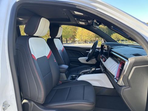 Used 2024 GMC Canyon AT4X image 49