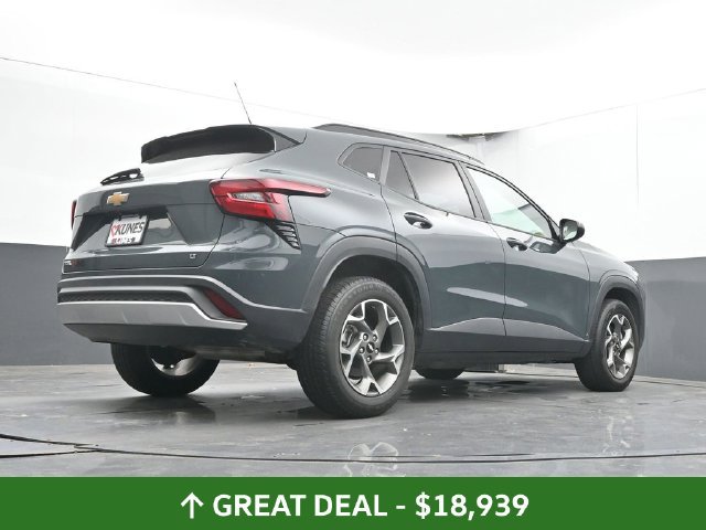Used 2025 Chevrolet Trax LT FWD image 44