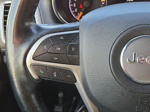 Used 2022 Jeep Grand Cherokee Laredo X image 22