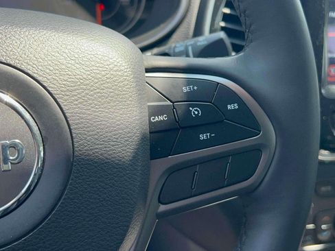 Used 2019 Jeep Cherokee Limited AWD/4WD image 18