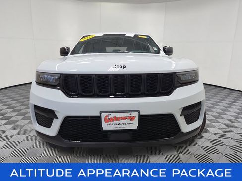 Used 2023 Jeep Grand Cherokee Altitude AWD/4WD image 5