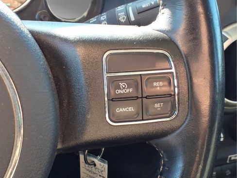 Used 2016 Jeep Wrangler Unlimited Rubicon w/ Connectivity Group image 32