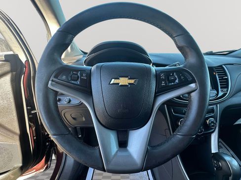 Certified 2022 Chevrolet Trax LT w/ LT Convenience Package image 15