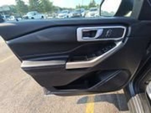 Used 2022 Ford Explorer XLT w/ Equipment Group 202A AWD/4WD image 9