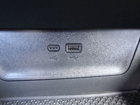 Used 2025 Chevrolet Equinox LT FWD image 28