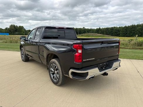Used 2023 Chevrolet Silverado 1500 LT AWD/4WD image 4