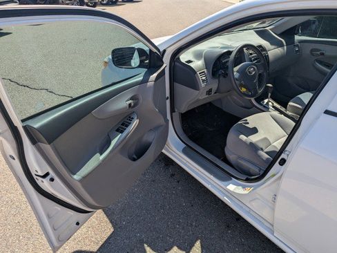 Used 2010 Toyota Corolla LE FWD image 7