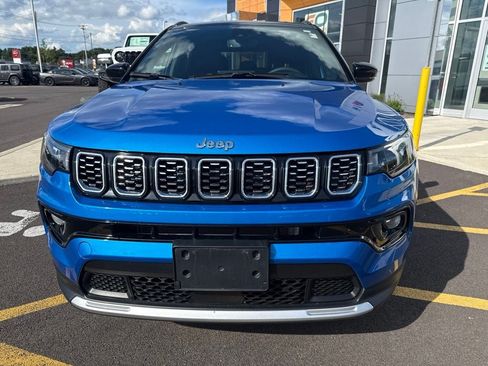Used 2025 Jeep Compass Limited AWD/4WD image 2