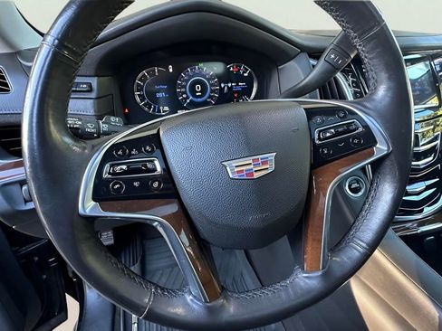 Used 2020 Cadillac Escalade Luxury image 42
