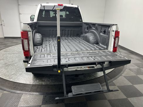 Certified 2022 Ford F250 Platinum image 36