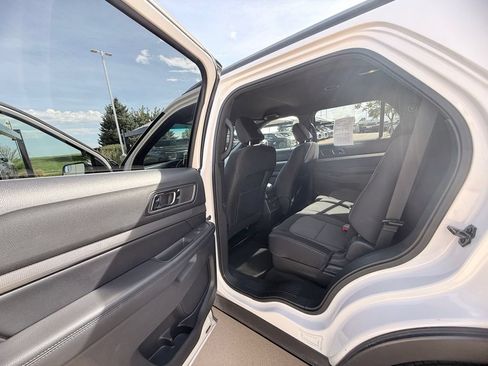 Used 2018 Ford Explorer XLT AWD/4WD image 13