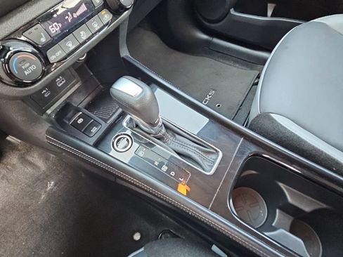 Used 2023 Nissan Kicks SR w/ SR Premium Package FWD image 18