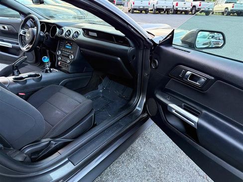 Used 2017 Ford Mustang Coupe RWD image 8