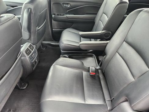 Used 2019 Honda Pilot Touring image 17