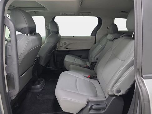 Used 2024 Toyota Sienna XLE FWD image 10