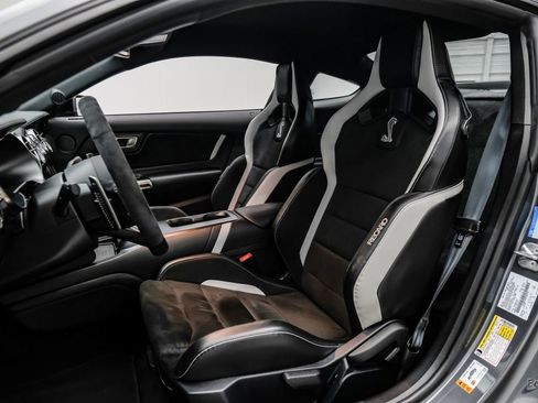 Used 2021 Ford Mustang Shelby GT500 w/ Carbon Fiber Track Pack image 42