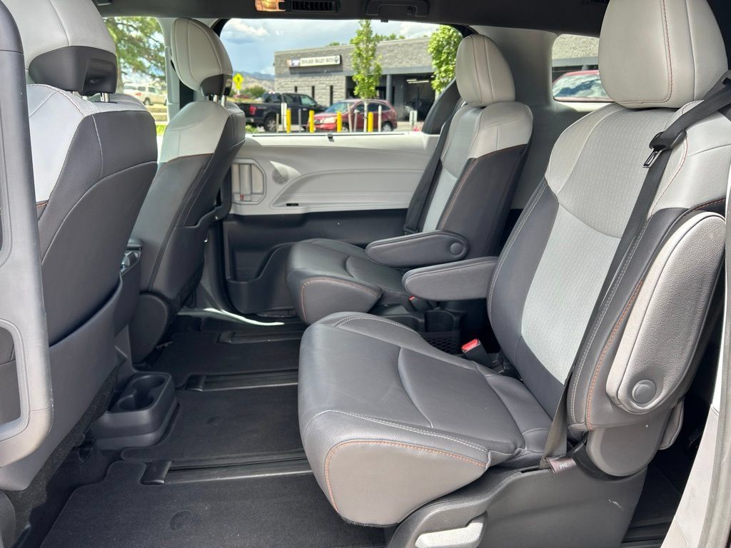 Used 2023 Toyota Sienna XSE w/ XSE Plus Package AWD/4WD image 20