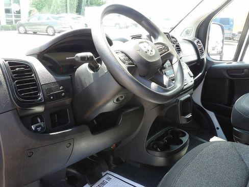 Used 2025 RAM ProMaster 2500 w/ U-Haul Equipment Group FWD image 7