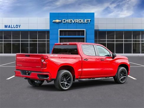 Used 2024 Chevrolet Silverado 1500 Custom image 2