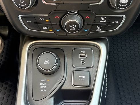 Used 2018 Jeep Compass Latitude w/ Popular Equipment Group AWD/4WD image 34