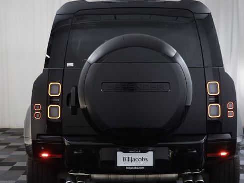 Certified 2026 Land Rover Defender 110 X-Dynamic SE AWD/4WD image 17