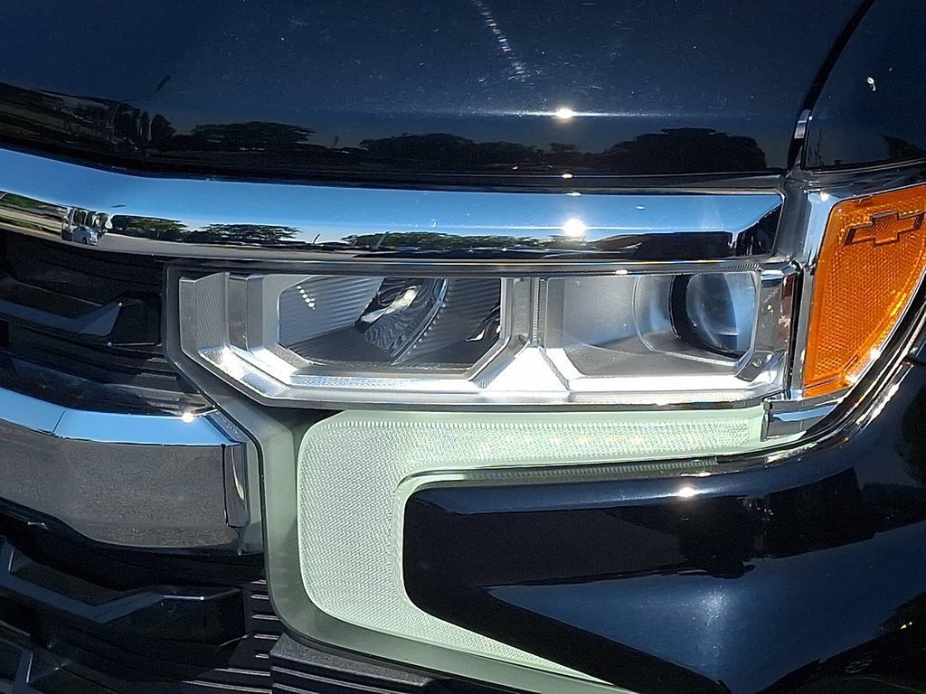 Used 2023 Chevrolet Silverado 1500 LT AWD/4WD image 9