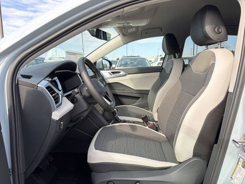 New 2026 Volkswagen Taos SE image 11