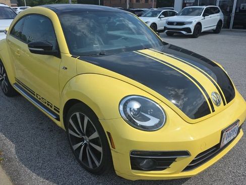 Used 2014 Volkswagen Beetle GSR FWD image 4
