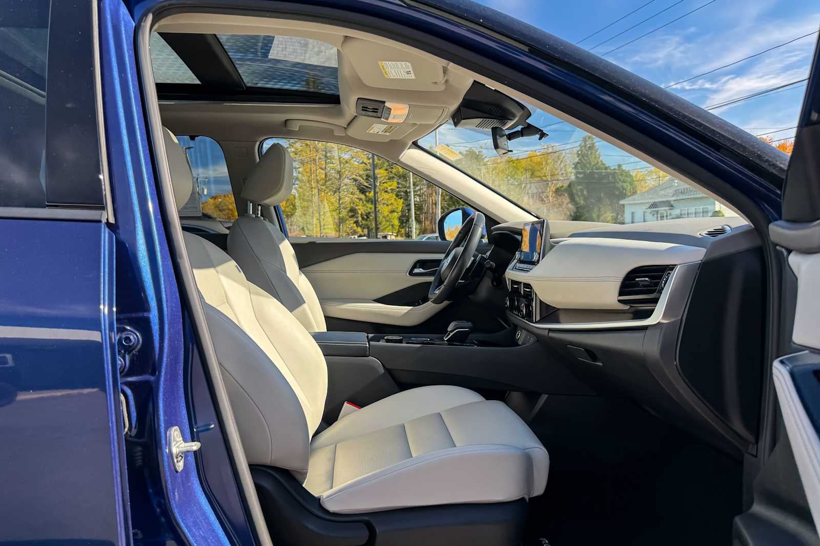 Certified 2021 Nissan Rogue SV w/ Premium Package AWD/4WD image 9