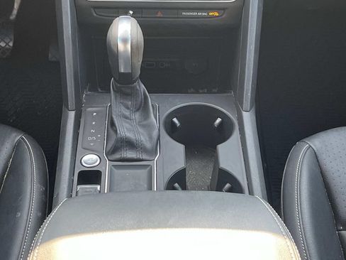 Used 2020 Volkswagen Atlas Cross Sport SE FWD image 17