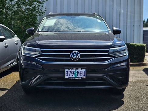 Used 2024 Volkswagen Tiguan SE w/ Panoramic Sunroof Package AWD/4WD image 8