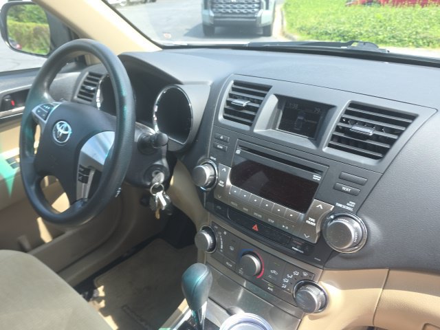 Used 2011 Toyota Highlander 2WD w/ Tech Pkg image 13