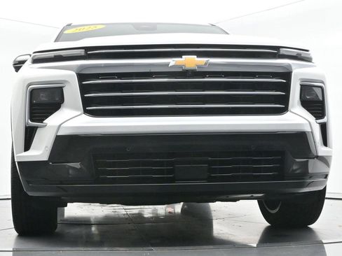 Used 2025 Chevrolet Traverse High Country FWD image 50