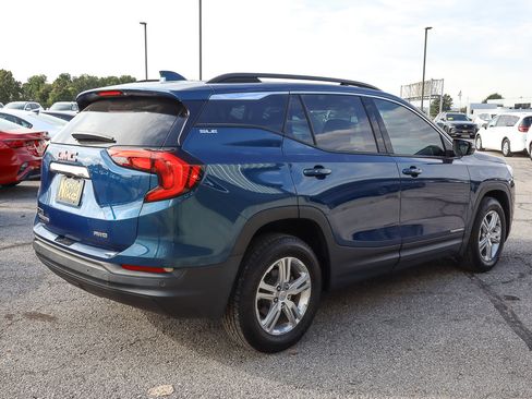 Used 2020 GMC Terrain SLE w/ Driver Convenience Package image 4