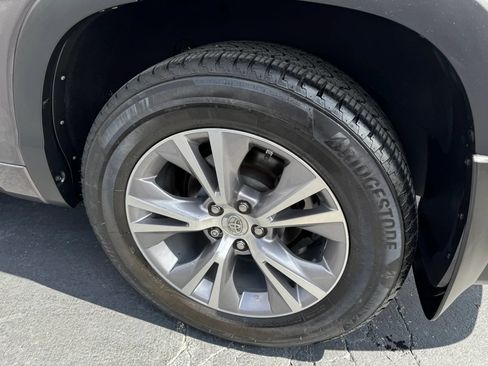 Used 2015 Toyota Highlander Plus AWD/4WD image 40