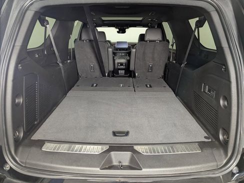 Used 2023 Chevrolet Suburban High Country image 24