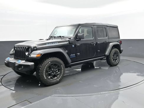 Used 2023 Jeep Wrangler Unlimited w/ Cold Weather Group AWD/4WD image 2