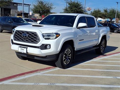 Used 2021 Toyota Tacoma TRD Sport image 3