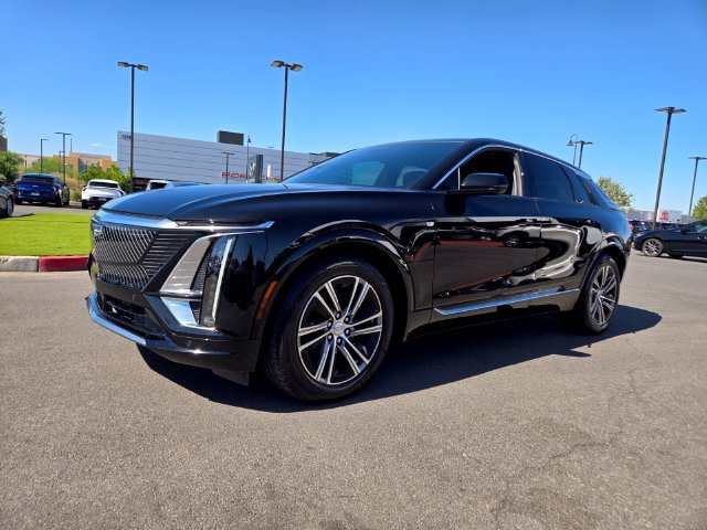 Used 2024 Cadillac Lyriq Luxury w/ LPO, Floor Liner Package RWD image 2