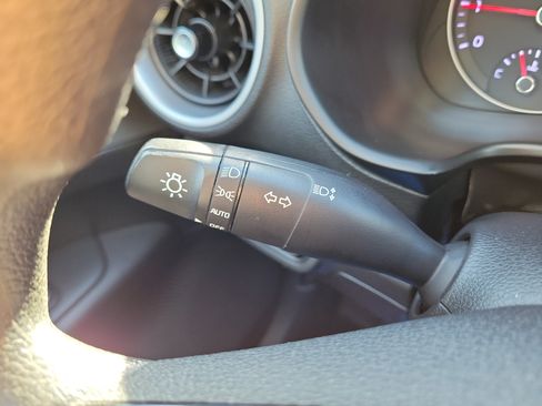 Used 2020 Kia Forte LXS FWD image 28
