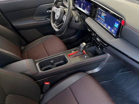 New 2026 Nissan Kicks SR AWD/4WD image 17