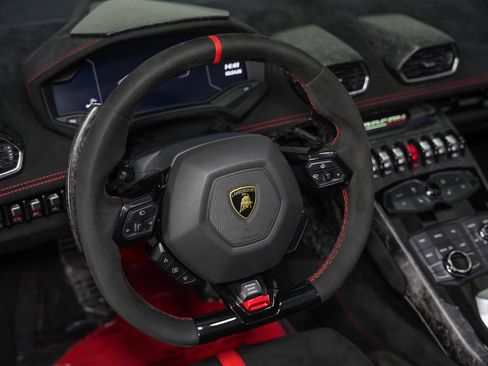 Used 2018 Lamborghini Huracan Performante AWD/4WD image 36