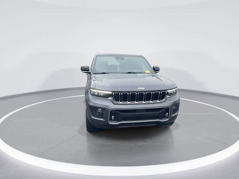 Used 2024 Jeep Grand Cherokee Overland w/ Luxury Tech Group IV image 3
