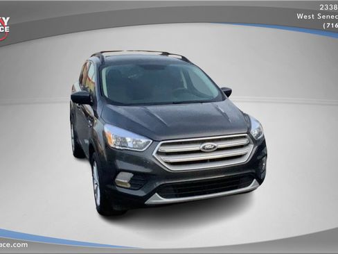 Used 2018 Ford Escape SE image 3
