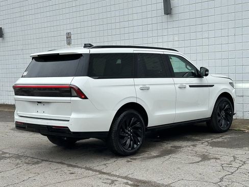 New 2026 Lincoln Navigator Reserve AWD/4WD image 32