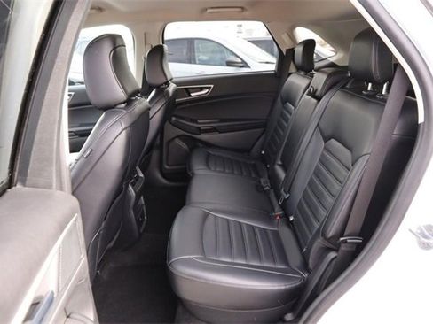 Used 2024 Ford Edge SEL image 9