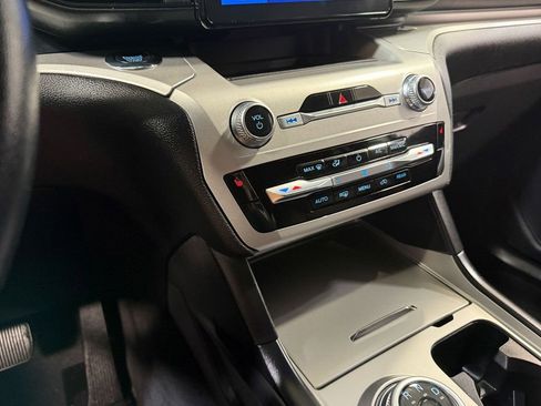 Used 2022 Ford Explorer XLT image 82