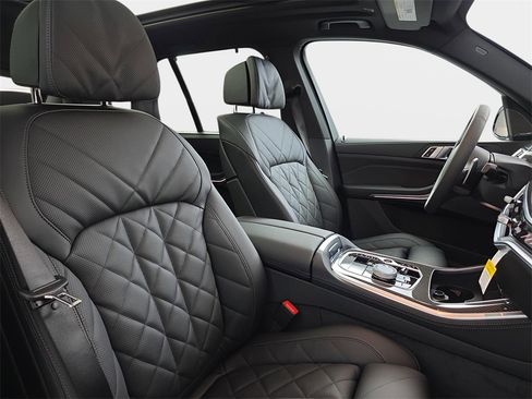 New 2026 BMW X5 M60i image 10